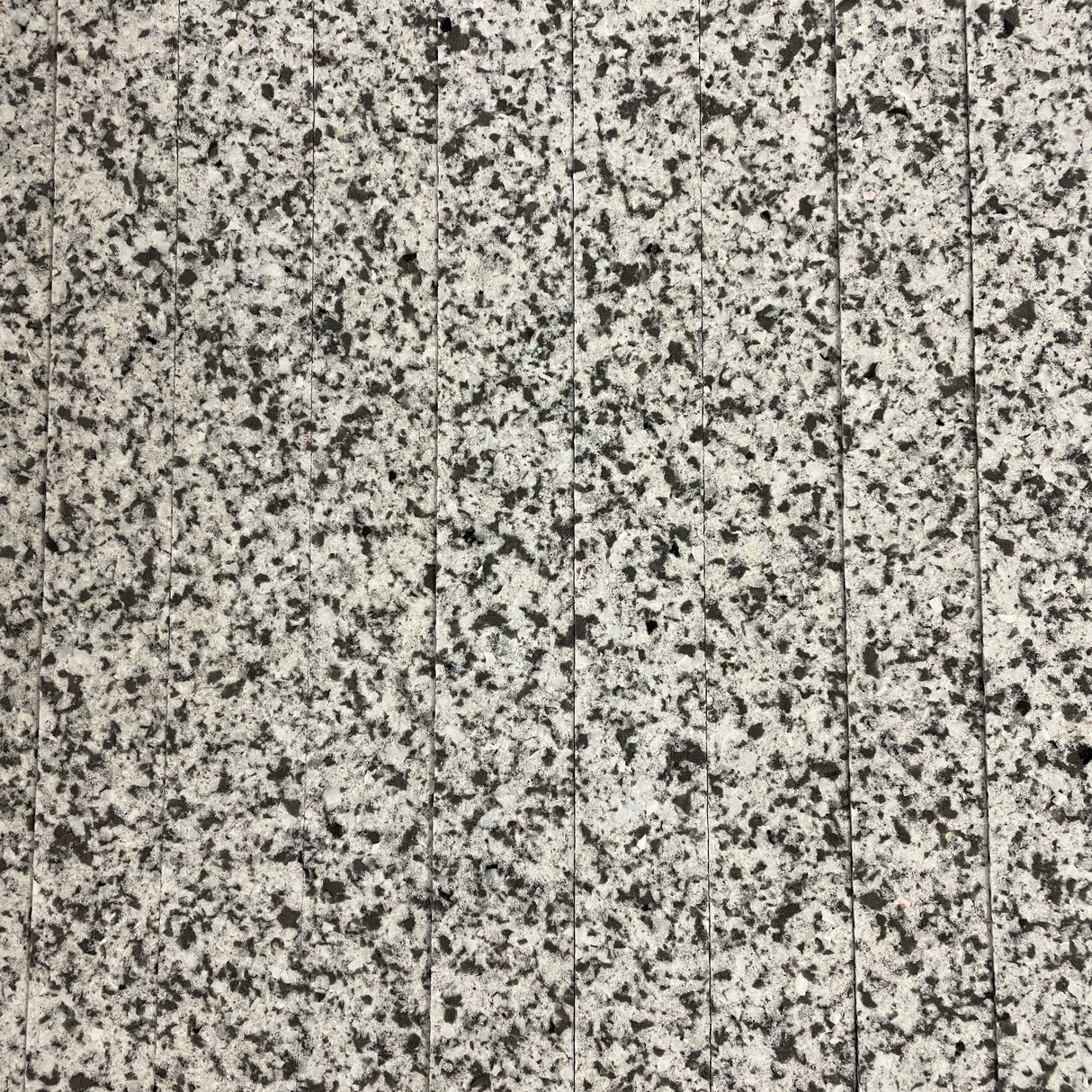 Polypress akoestische ontkoppelingsstrip (2000 x 50 x 10 mm) – 160 kg/m³